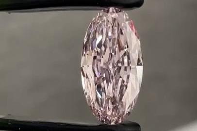 Moval Fancy Pink Diamond