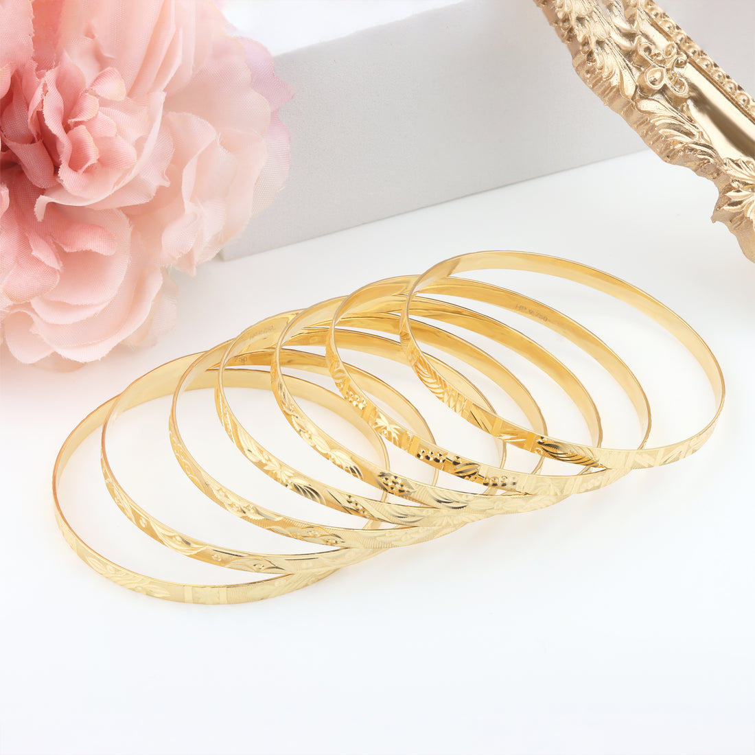 18K Gold Bangle G10344