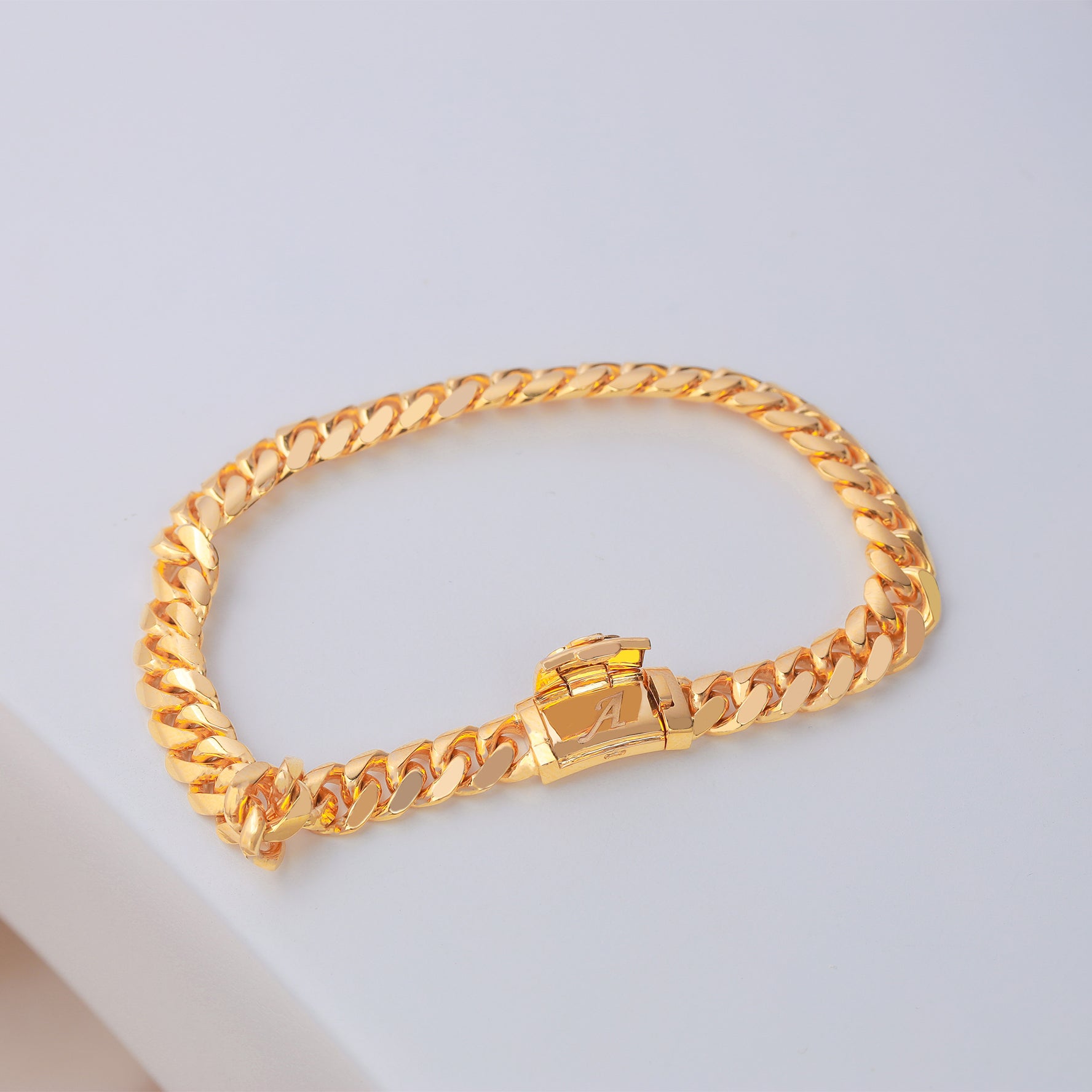 18K Gold Bracelet L10372