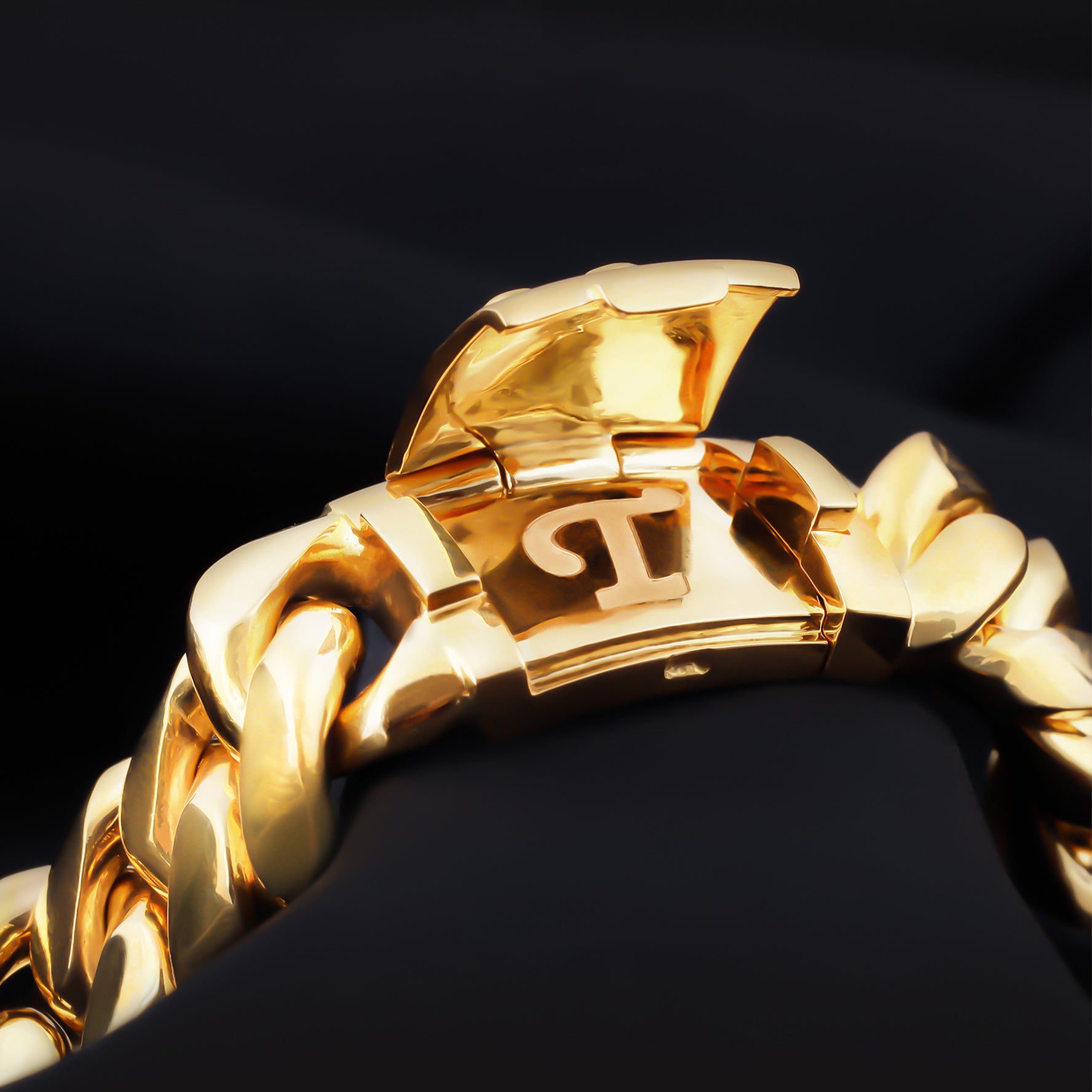 18K Gold Bracelet  L10306