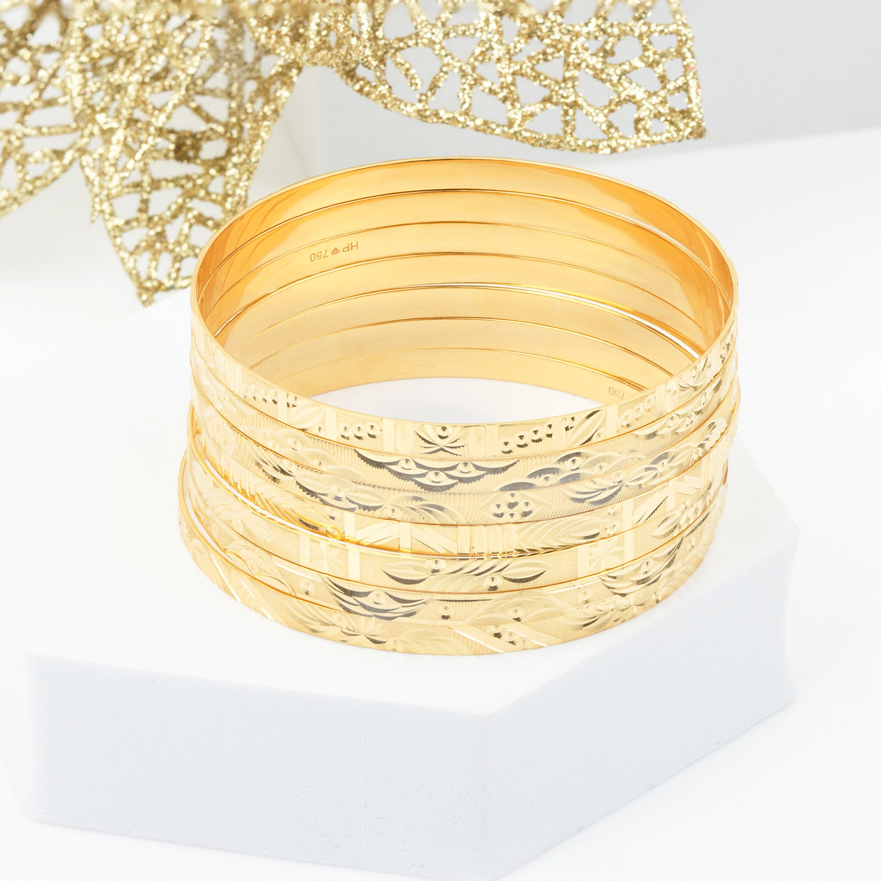 18K Gold Bangle G10343