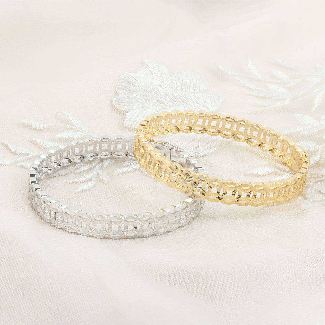 18K Gold Bangle G10318