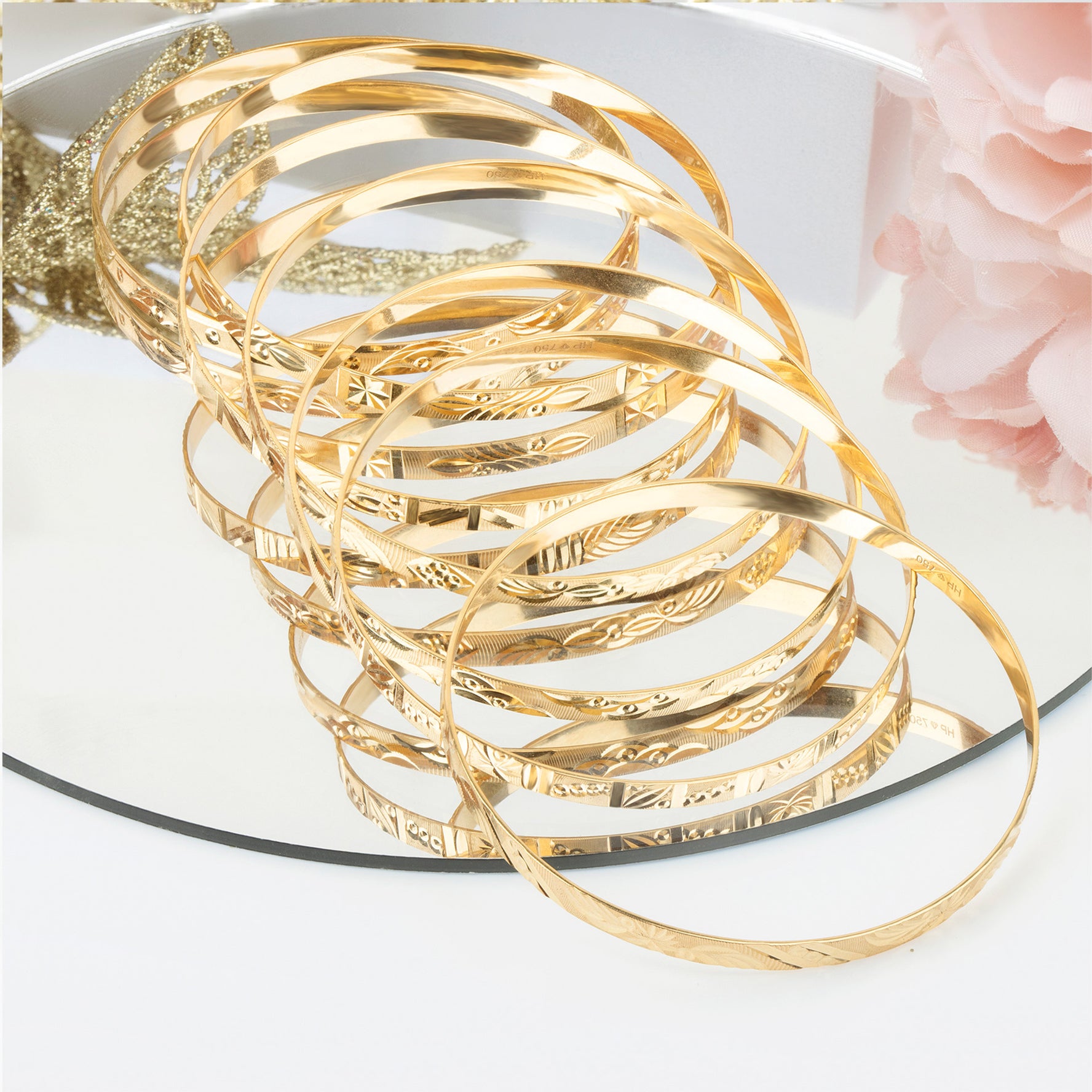 18K Gold Bangle G10343