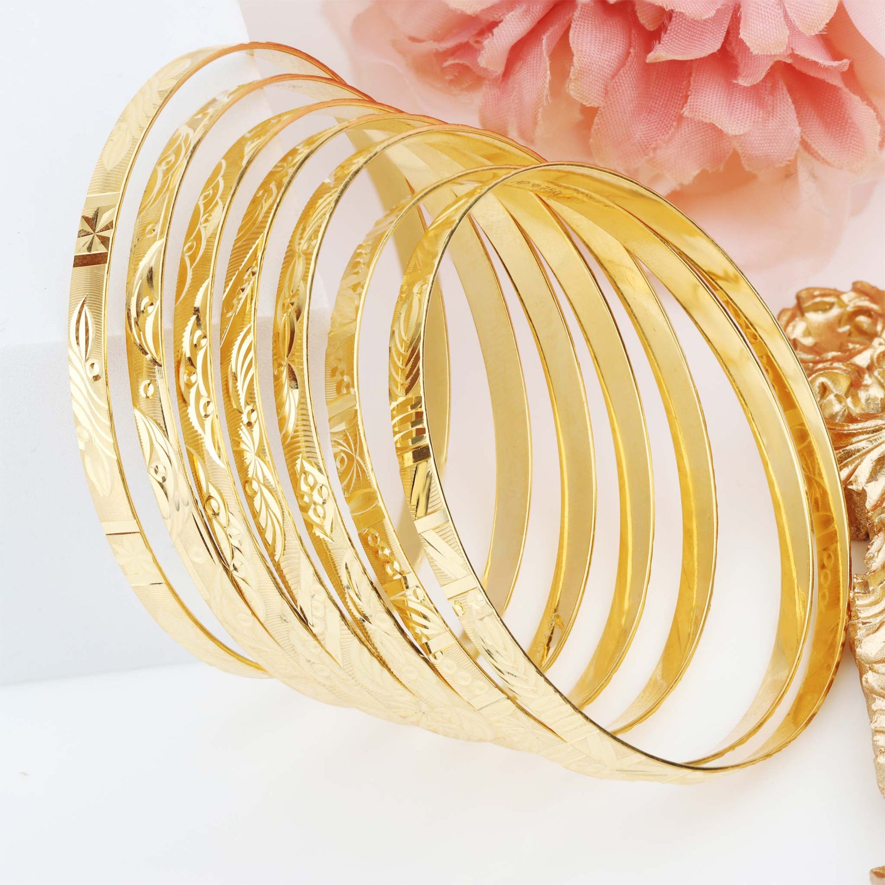 18K Gold Bangle G10344