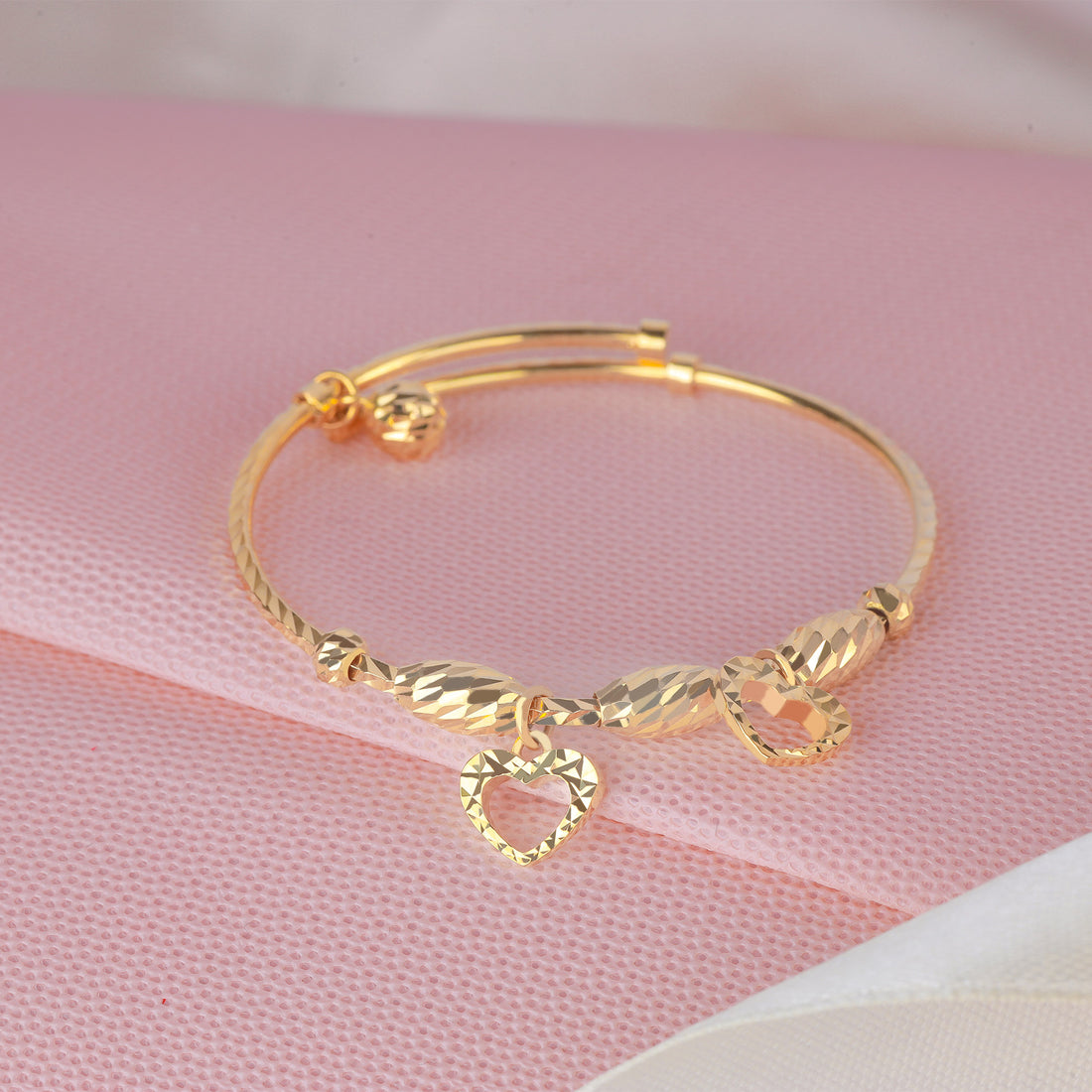 18K Gold Bangle G10377