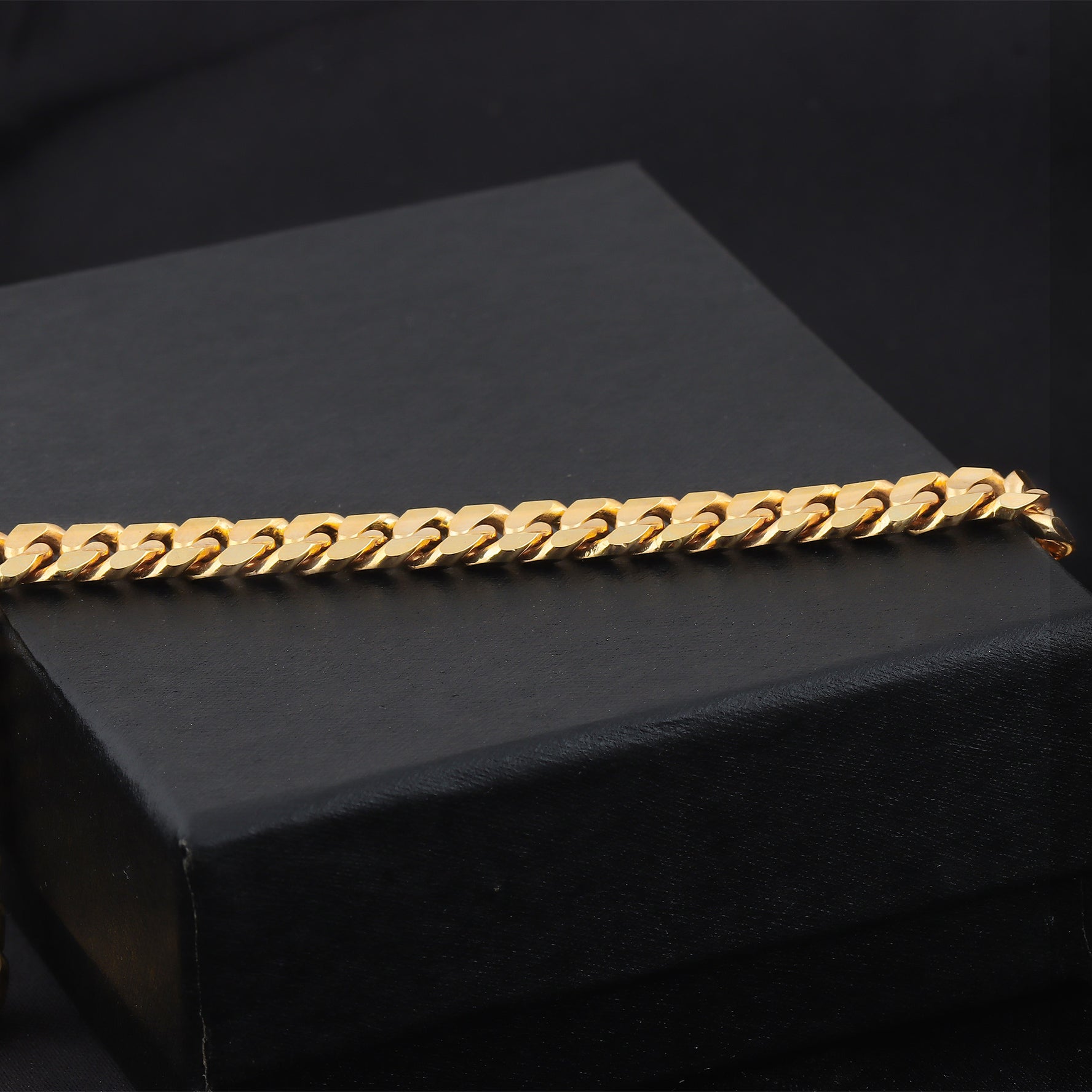 18K Gold Bracelet L10398