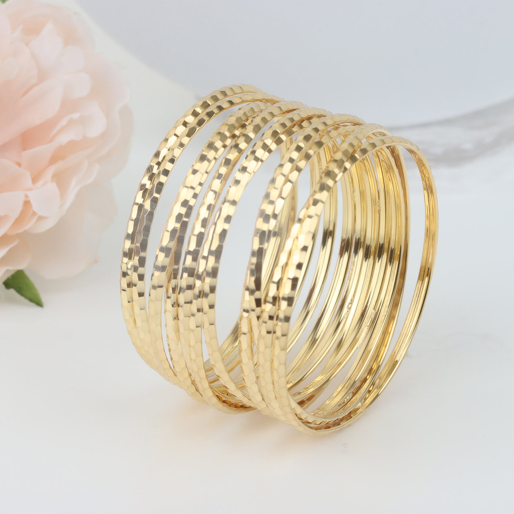 18K Gold Bangle G10348