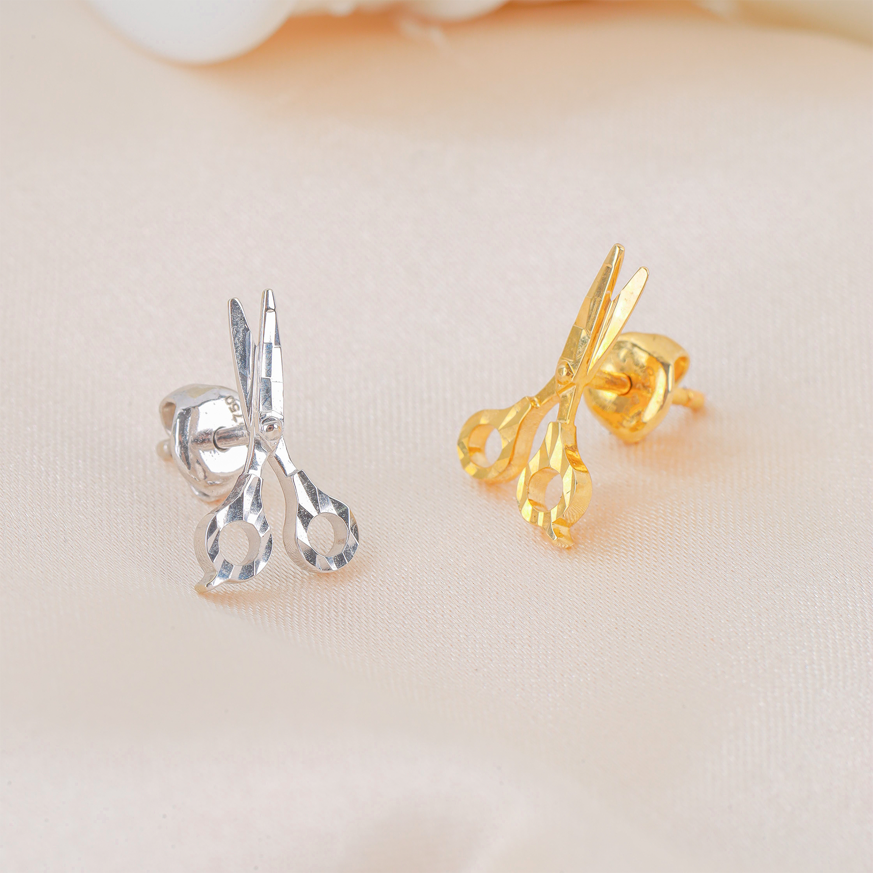 18K Gold Erring E10893