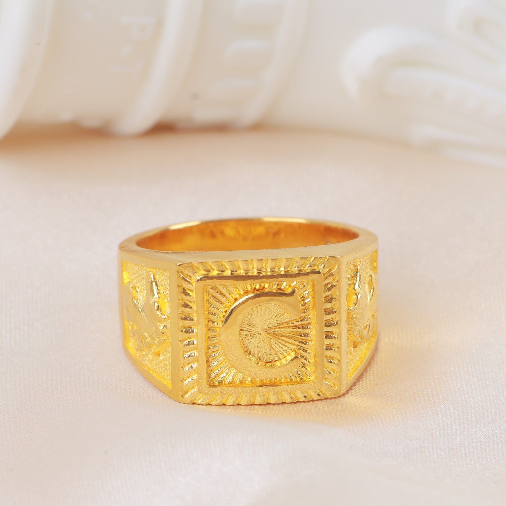 24K Gold Ring D10890